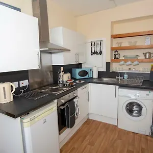 https://spacious-2-bed-apartment-in-the-heart-of-old-town.edinburghhotelsuk.org
